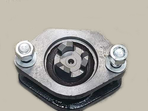 Adapter Ferrari Vgl.-Nr. 92290832 (Zapfwelle) für Anbau-Geräte mit neuen Anschluss (3-Klauen) an Arbeits-Maschine mit alten Anschluss (Adapter m.Außenverzahnung, Maschine mit Innenverzahnung) passend f.Einachser u.Motormäher Ferrari
